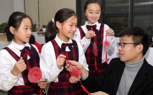 “民转公”时代到来，在职教师直接获得公办编制？教育部回应来了