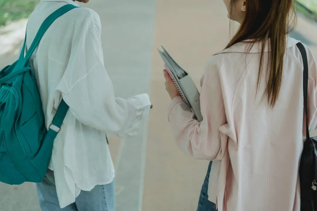 年费用十几万,我还是将孩子送去了民办学校
