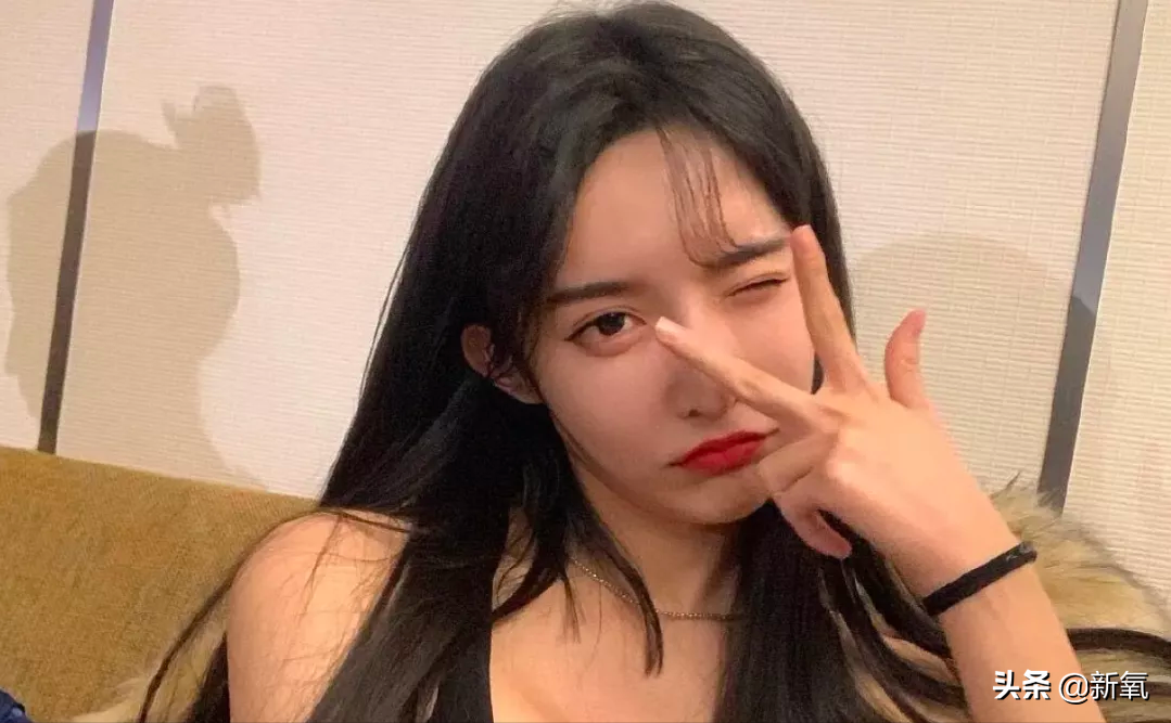 当年穿女校服跳舞超美的她，居然去做变性手术，但被扒出是假的？