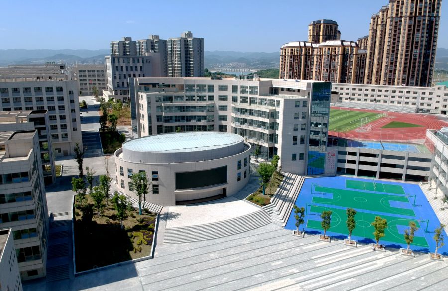 「十堰」年薪30万！十堰一所学校面向全国招聘教师！五险一金！包食宿