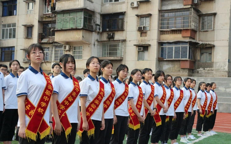 哪家校服最好看？重庆40所中学校服欣赏