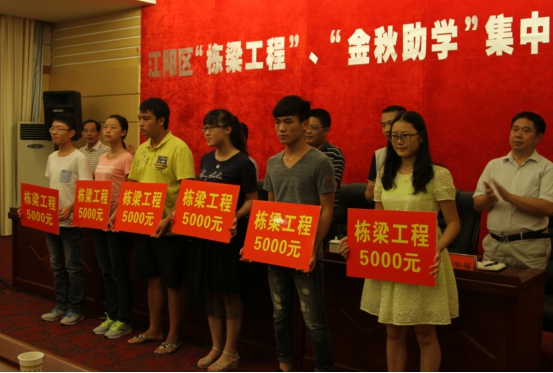 大学生“半价”就能买火车票，中学生为什么不能？很多人不知道