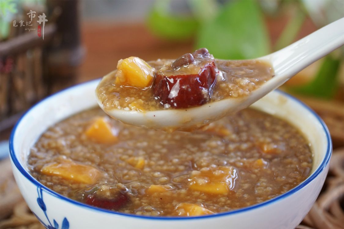 大冷天，聪明人常用“3红1黄”煮粥，坚持早餐喝一碗，暖和过寒冬