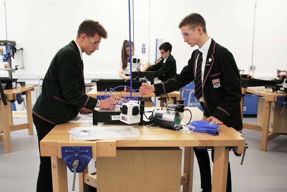 英国留学选校，你最需要考虑这三大因素