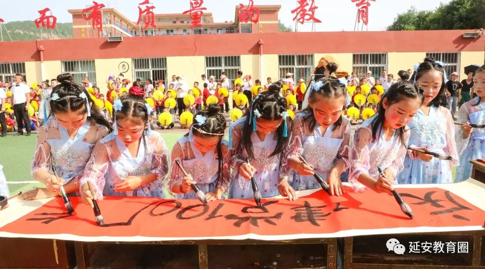 歌飞扬舞蹁跹，780名少年把她深情赞颂！