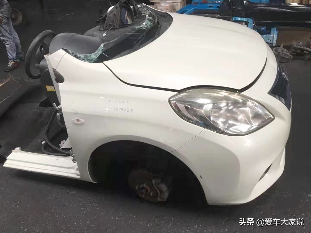 汽车前纵梁剐蹭变形修复前后对比图