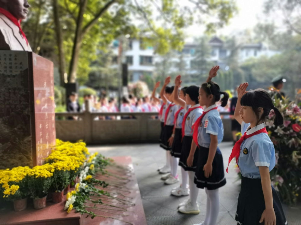 泡桐树小学都江堰校区参加都江堰市公祭活动(图9)