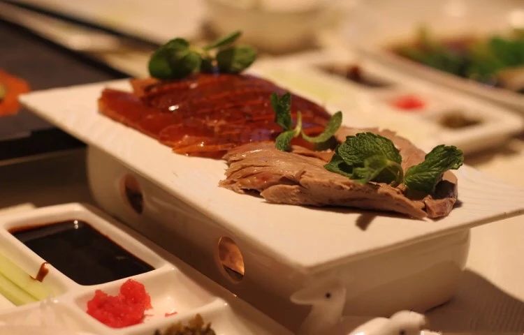 北京土著：吃烤鸭千万别去全聚德！这10家烤鸭才正宗！你吃过几家