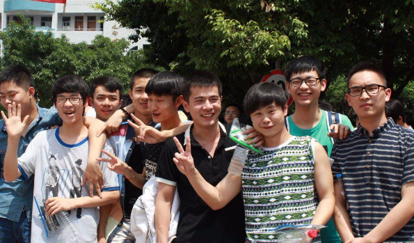 大学生间的“私下交易”，看似方便了自己，但“后续危害”可不小