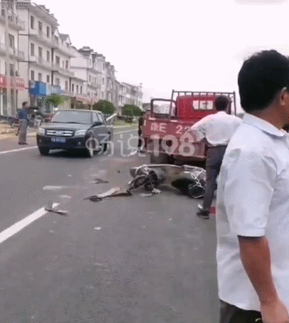 悲剧！鄱阳一货车与电动车相撞，夫妻二人1死1伤