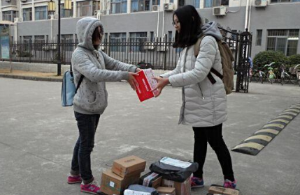 大学生间的“私下交易”，看似方便了自己，但“后续危害”可不小