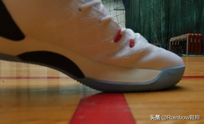 李宁驭帅13“䨻”升级版实战测评 驭帅13“䨻”和驭帅13对比测评