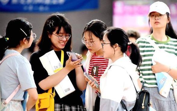 女孩高考685分成功被北大录取，没有碰过手机，学习心得引人深思