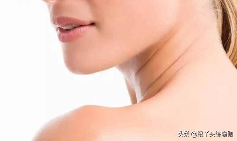 多练这几个瑜伽动作，可以帮你除去颈纹，让你更显年轻容颜