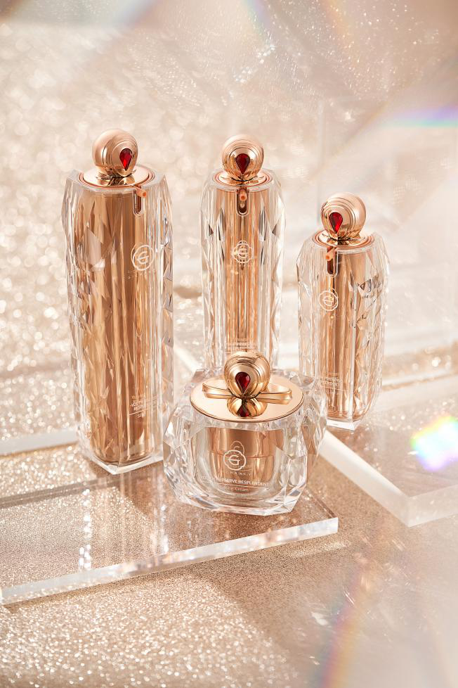 姬存希解锁肌肤凝时秘笈，肆极能量焕发年轻光彩