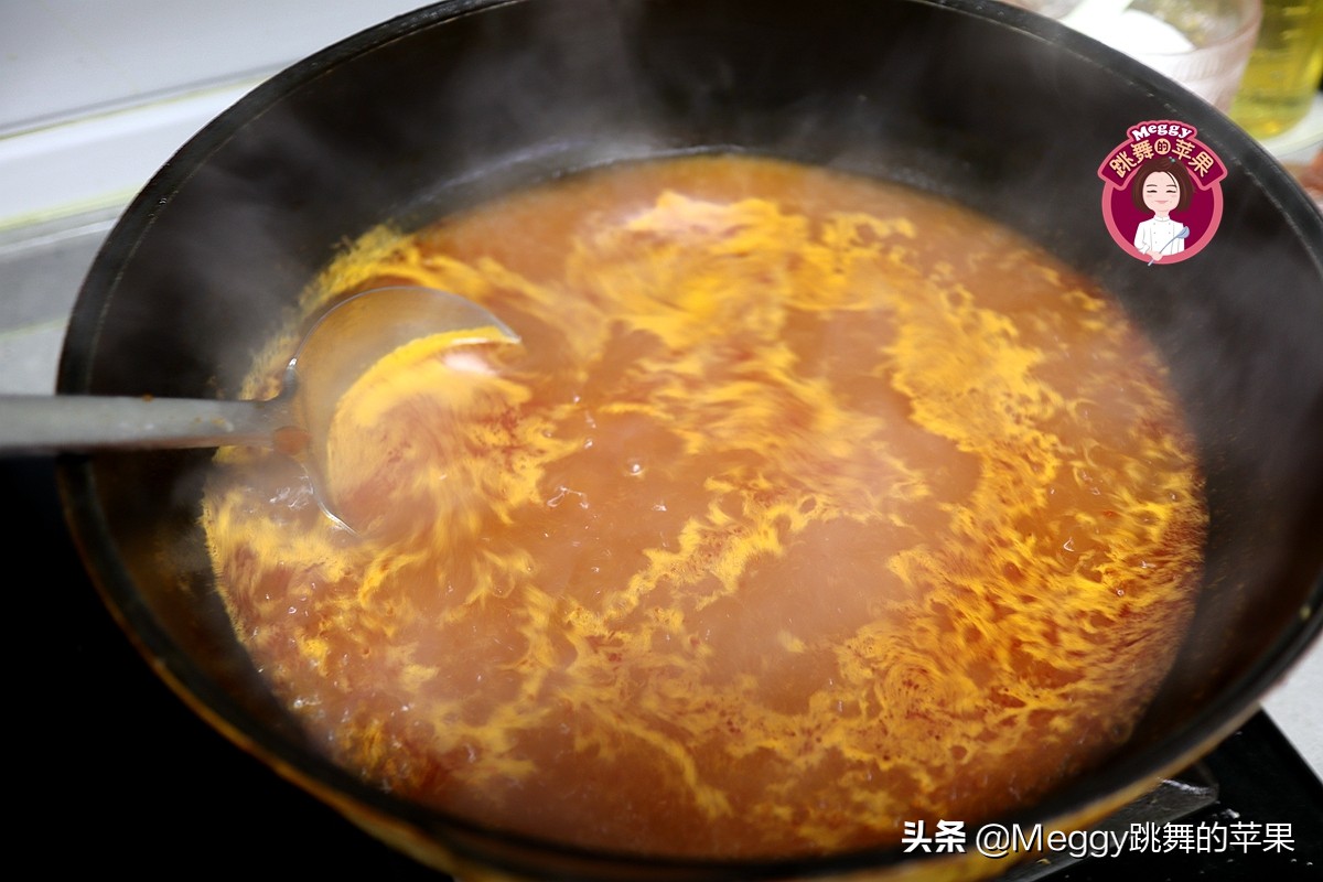 除了酸辣粉，红薯粉条还能做什么？巧用火锅底料，一家四口吃得欢