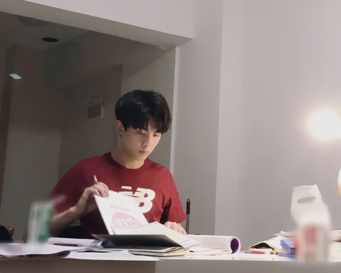 从不上补习班，从普通学生到河北省状元，邢雨菡到底做了什么？