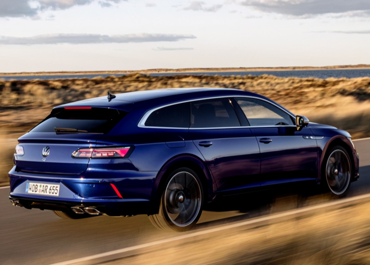 大众CC运动版曝光！2.0T高功率引擎加速6.8秒，预售价比3系接地气