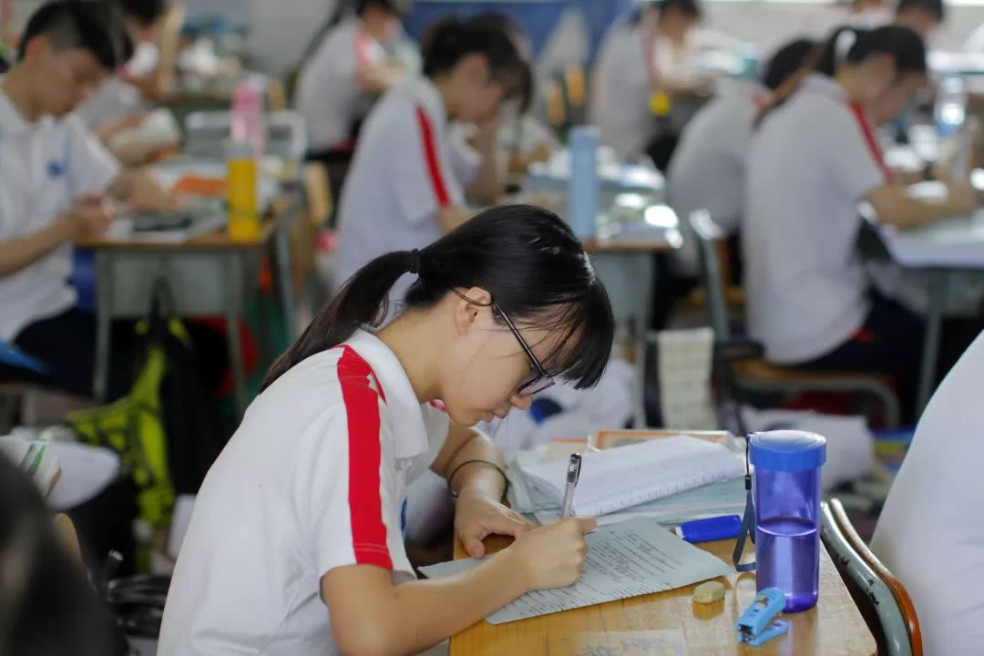 高考成绩想超过一本线，主要在于数学还是英语？班主任给出答案