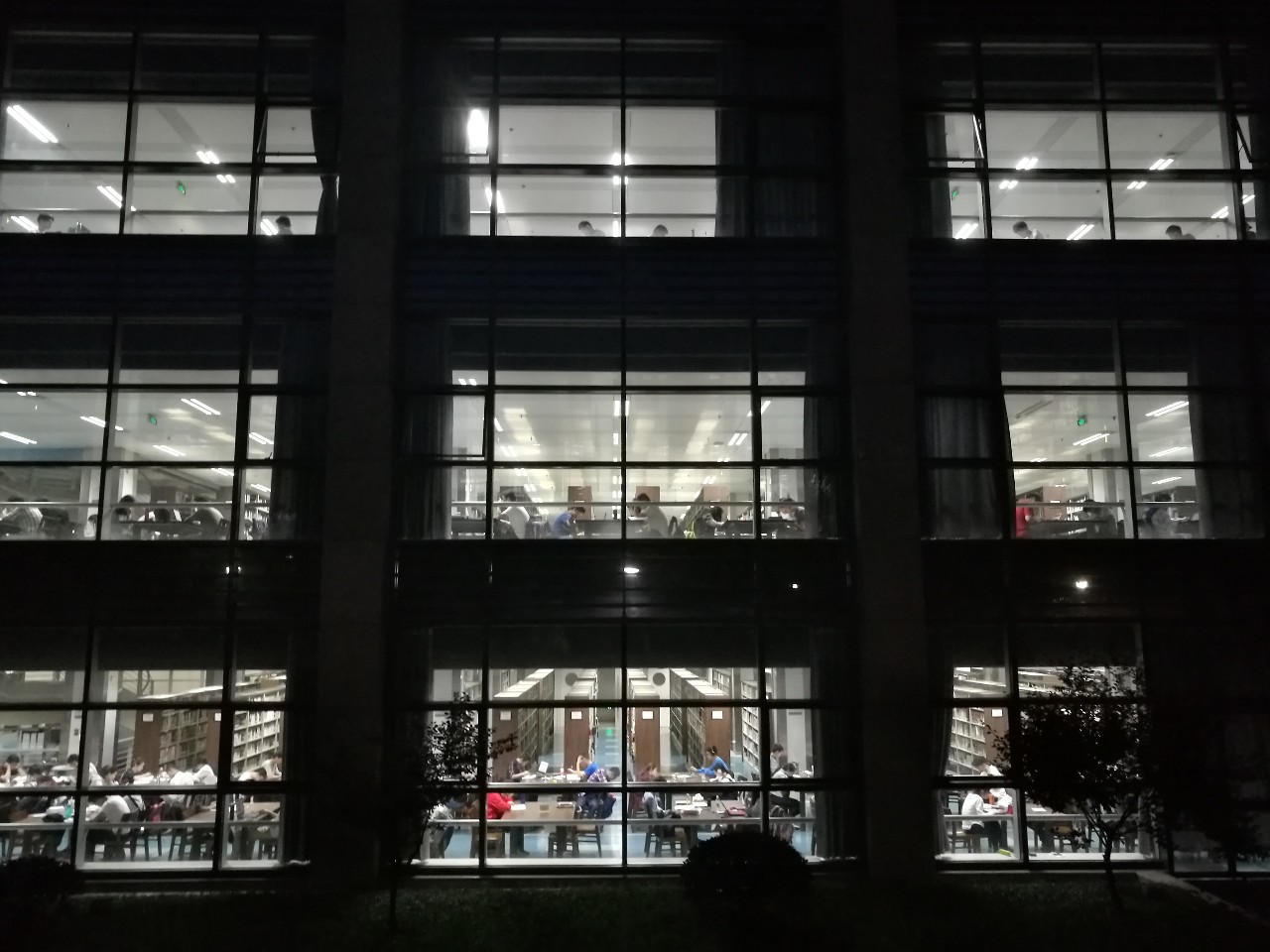 浙大图书馆全天24小时开放，还有各大服务区块，师生们有福啦！