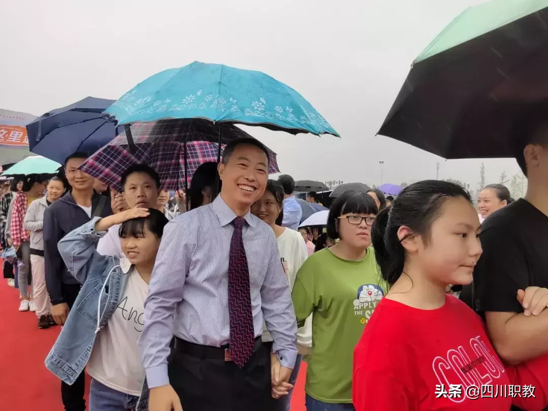 成都职校太火了!就连本校教师侄女也选择就读