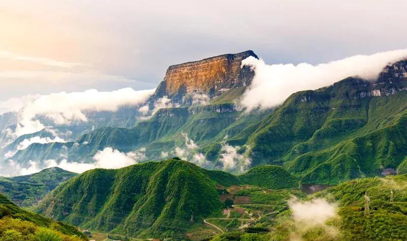 不收门票的世界级风景！赏万亩夏花、观云海日出…成都2天耍来回