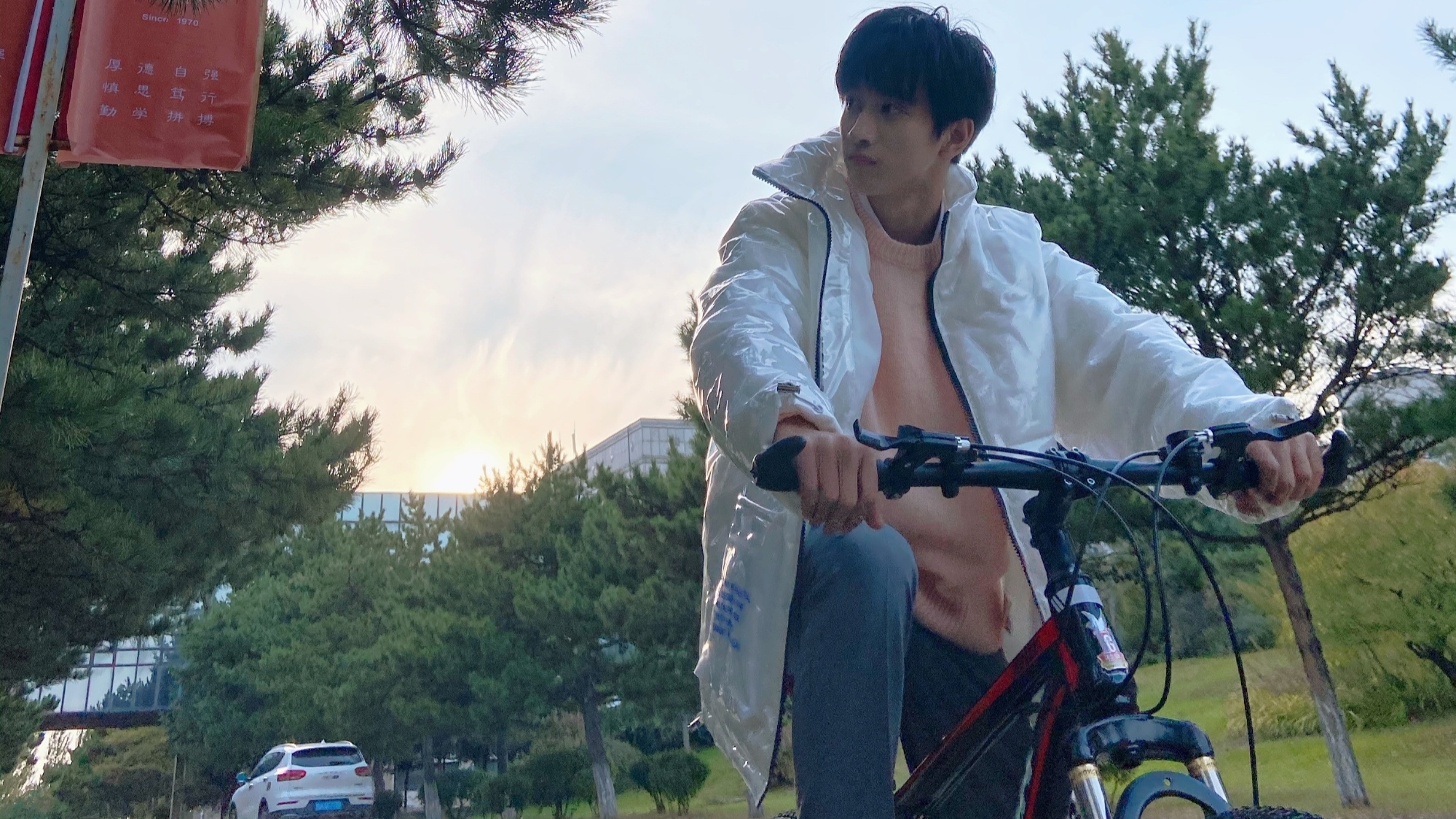 17岁的敖子逸新剧开拍，刚刚饰演完陈瑶弟弟的他，首次担任男主