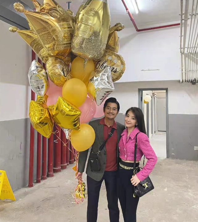 方媛晒一家四口过万圣节，郭富城点赞互动秀恩爱，俩女儿扮相可爱