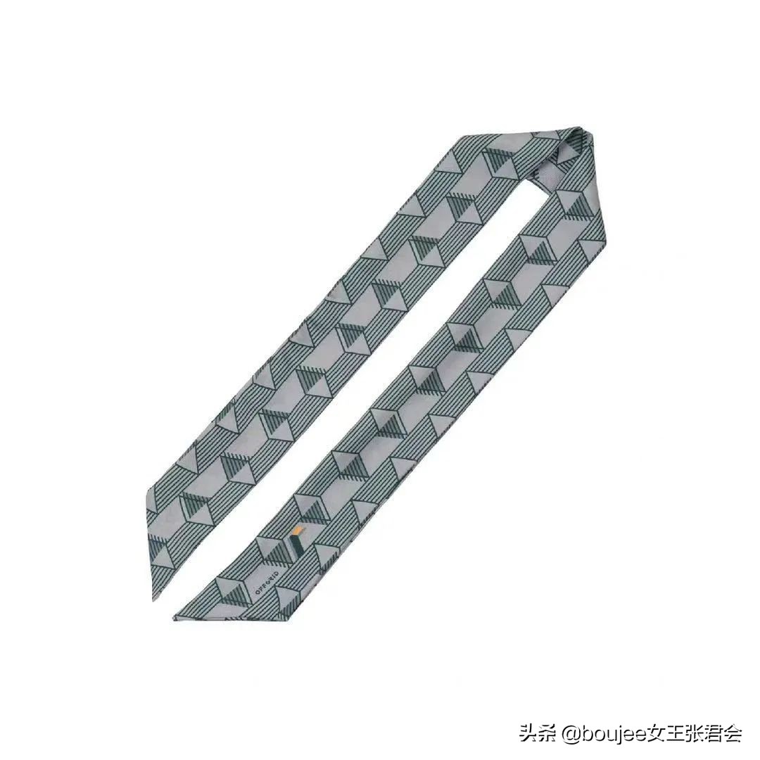 大寒时节的颈间风度——从纳芙蒂蒂王后开启的围巾简史