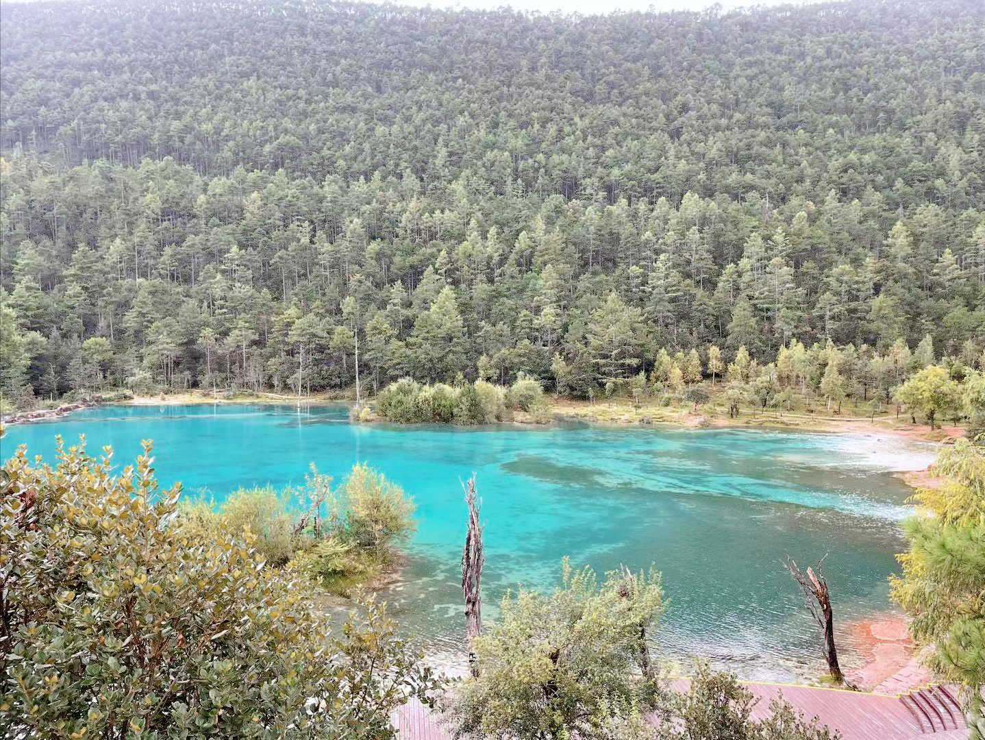 玉龙雪山山麓的蓝月谷，是蔚蓝天空送给丽江的永恒印记