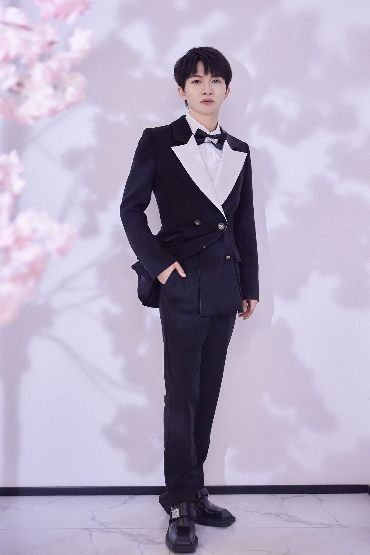 小个子不适合穿西装?看到身高161cm周深的造型,你会改变看法