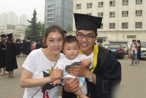 女大学生为啥没毕业就结婚生子？原因很扎心，大学生们要引以为戒