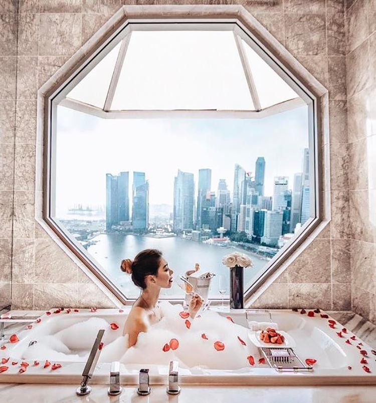 轻奢风豪华卫生间装修效果图，尽显高端品质与优雅格调
