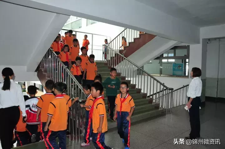 锦州市实验学校德胜、学苑两校区6000余师生参加安全疏散演练