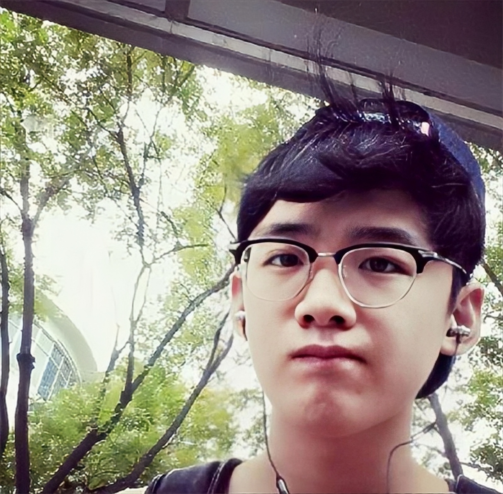 白敬亭出道七年，初吻送给马思纯，反向追星奥运冠军杨倩