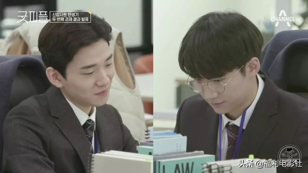 9.5分综艺：8位高材生硬拼2个律师名额，谁不是从当孙子开始的呢