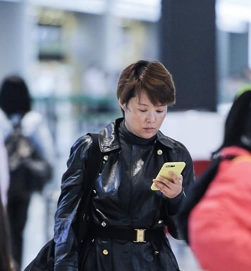张扬的袁立：撕完李冰冰，又骂王中军，连张国立也不放过太疯狂