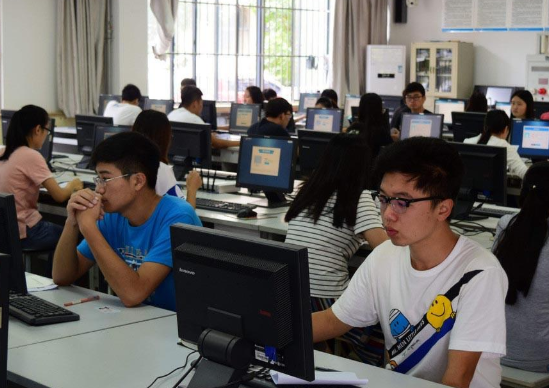 大学开学后，大一新生有必要带电脑去学校吗？听听学长的建议