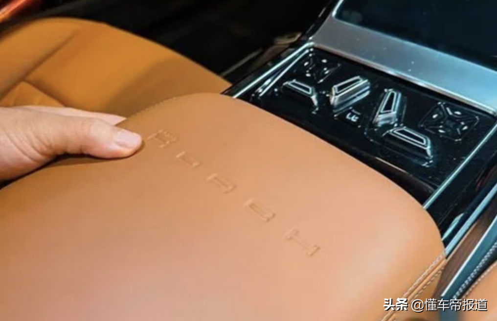 新车 </p><p>　　 迈巴赫S级对手来了！奥迪A8L霍希版实车谍照曝光，中国专属