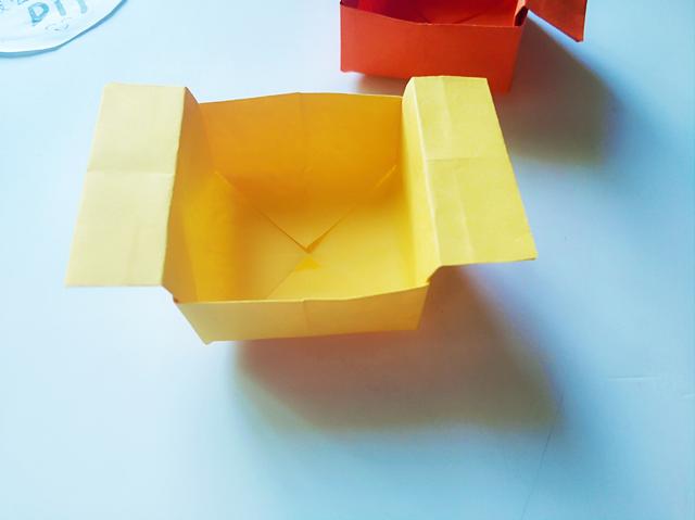 纸盒子的折法图解(简单实用的正方形纸盒折法图解)  第34张