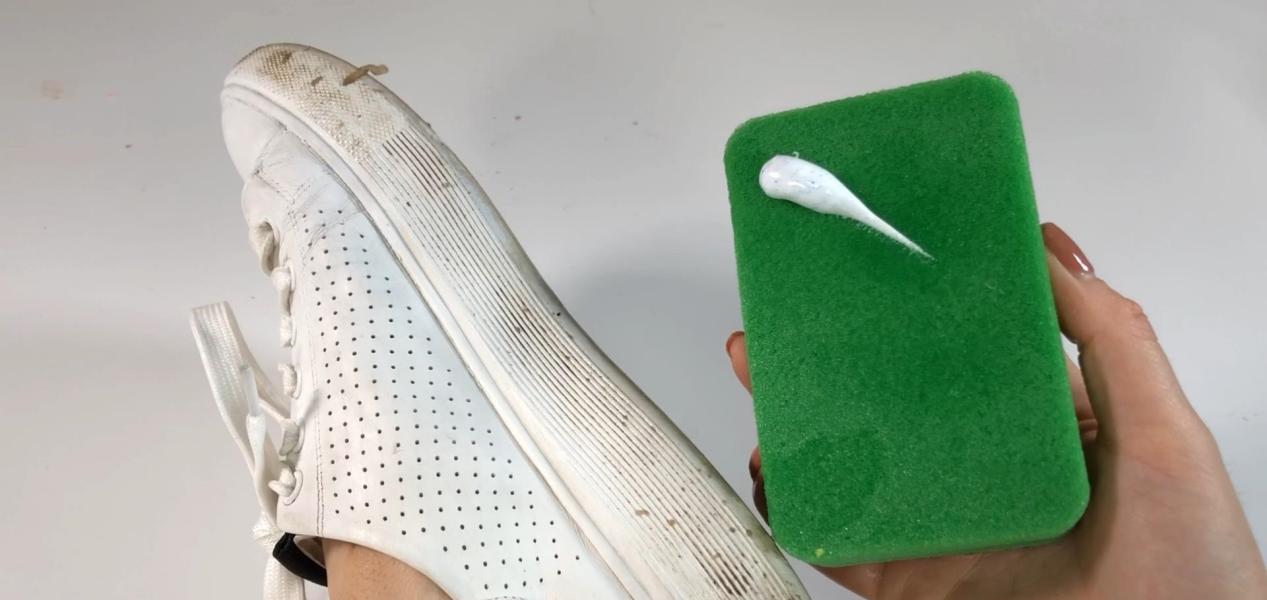 鞋子白边容易脏，教你不用一滴水，擦完天天穿新鞋