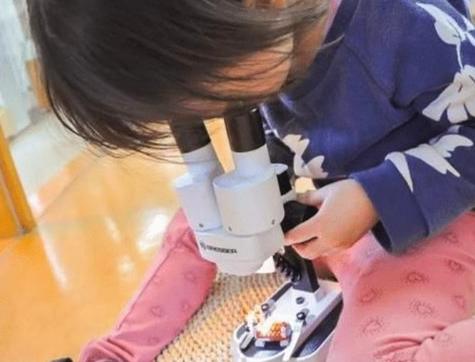 “我想要这个香蕉糖”，女儿指着收银台前避孕套，妈妈的回答绝了