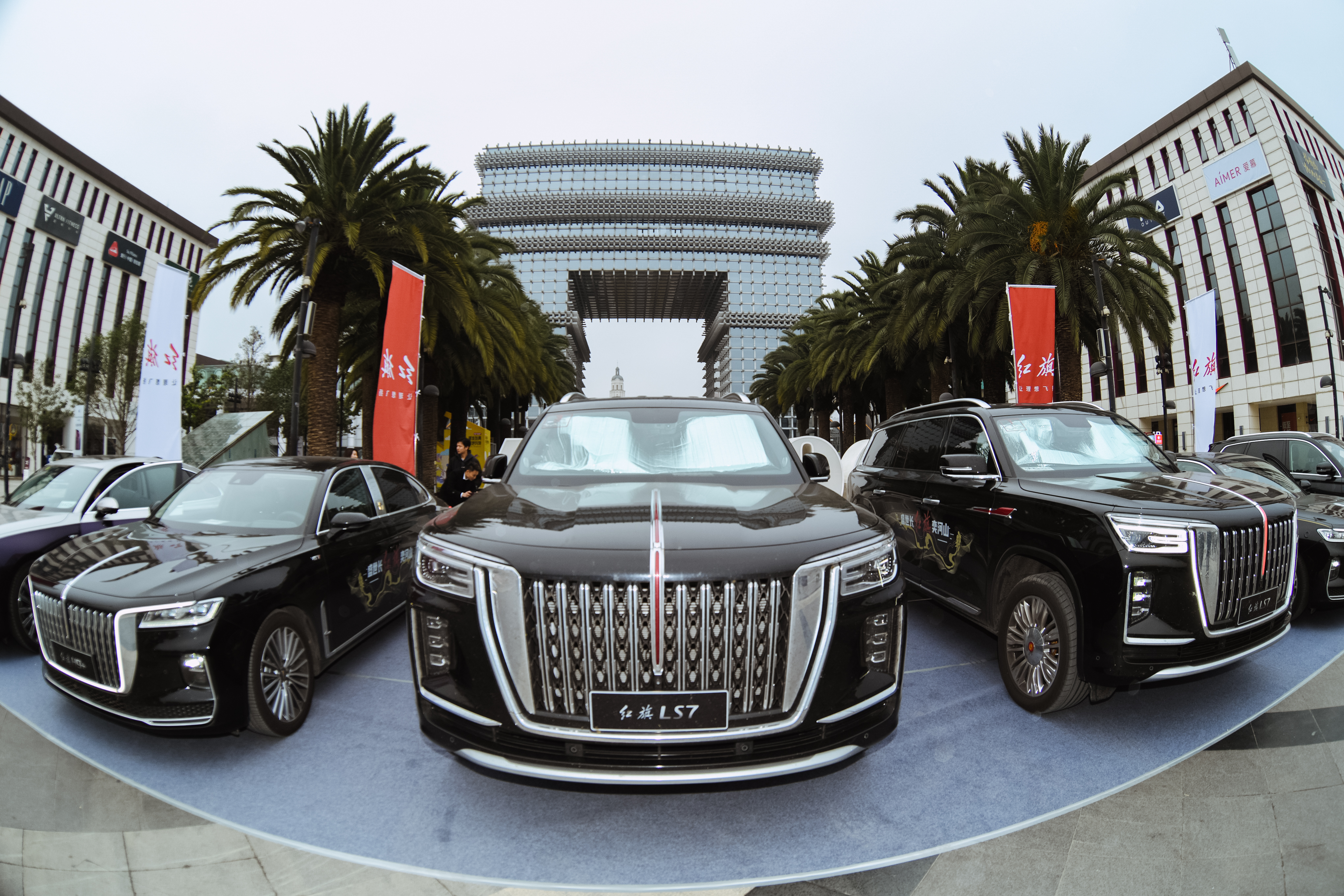 国产SUV真正的“天花板”红旗LS7超大级SUV到昆