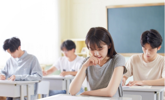 大学刚开学要带电脑去学校？听听学长的建议，不知道的很“吃亏”