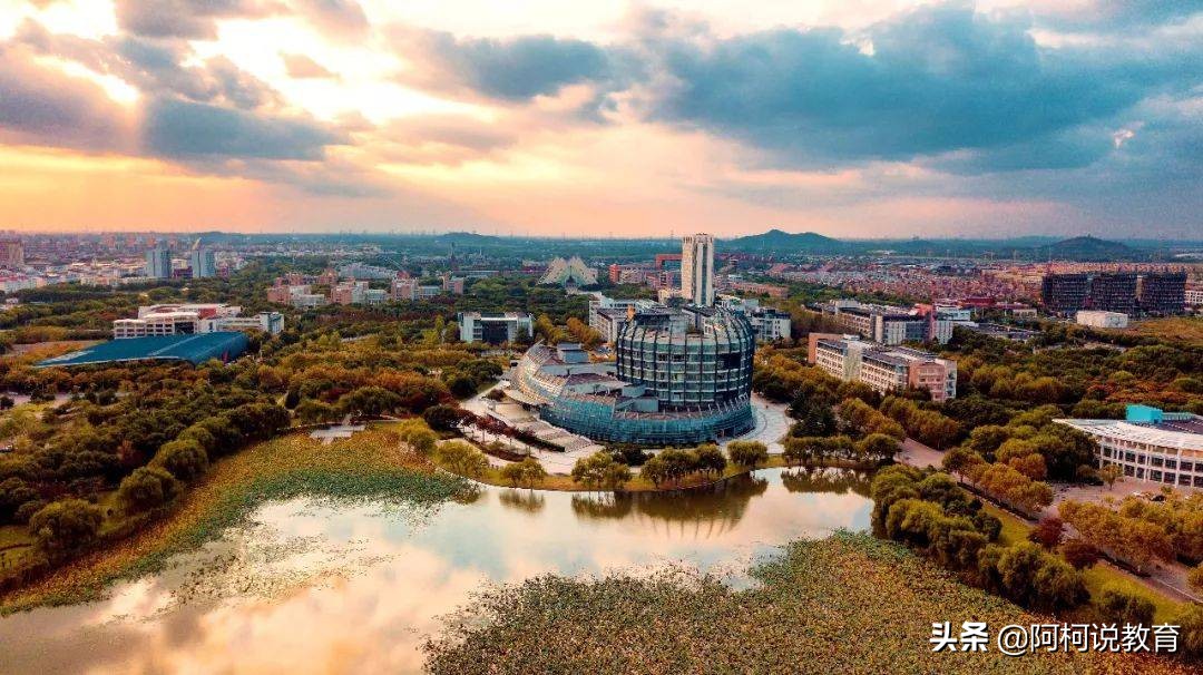 龚俊大学时期的照片曝光，简直又仙又欲，东华校草果然名副其实