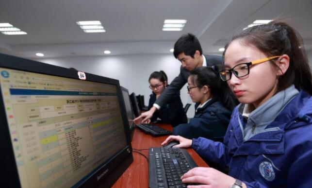 “3+1+2”新高考再添7省，选科仍是大问题，学生家长提前做好准备