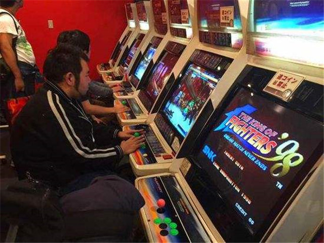 上海最后的街机厅:有人不远千里打"飞的"赶来,玩家都是中年