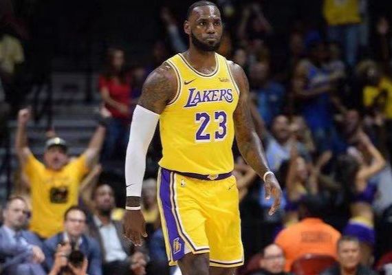 篮球比赛中有多少个球员(说出来你别不信，在NBA历史上真正能打5个位置 也就4人)