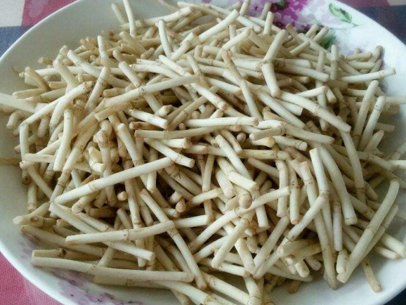 鱼腥草在云贵川渝常这样吃，没有“腥味”，清脆鲜香、滑嫩爽口