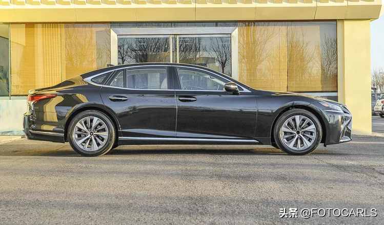 雷克萨斯LS350入门版实拍，售价80.8万起，卖的就是颜值和品质？